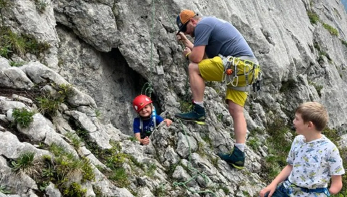Laufener Hütte mit der Familiengruppe | © DAV Laufen