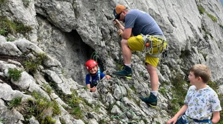 Laufener Hütte mit der Familiengruppe | © DAV Laufen
