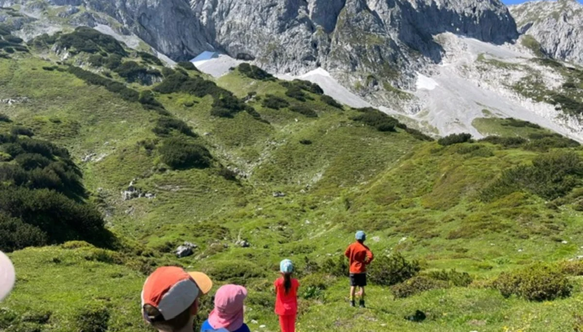 Laufener Hütte mit der Familiengruppe | © DAV Laufen