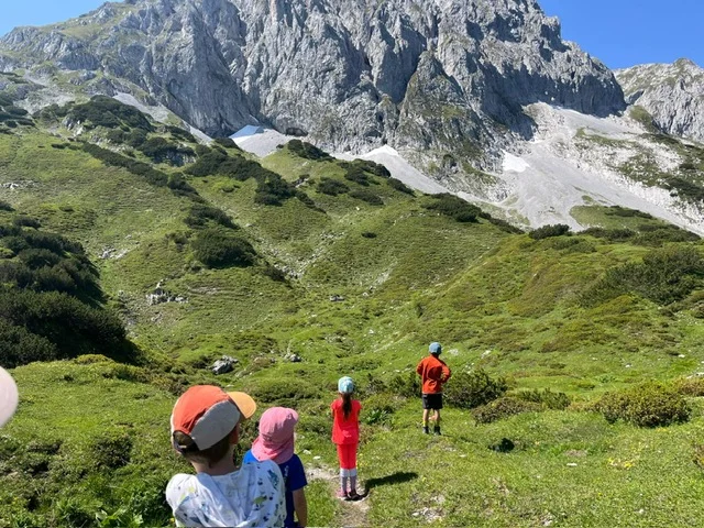 Laufener Hütte mit der Familiengruppe | © DAV Laufen
