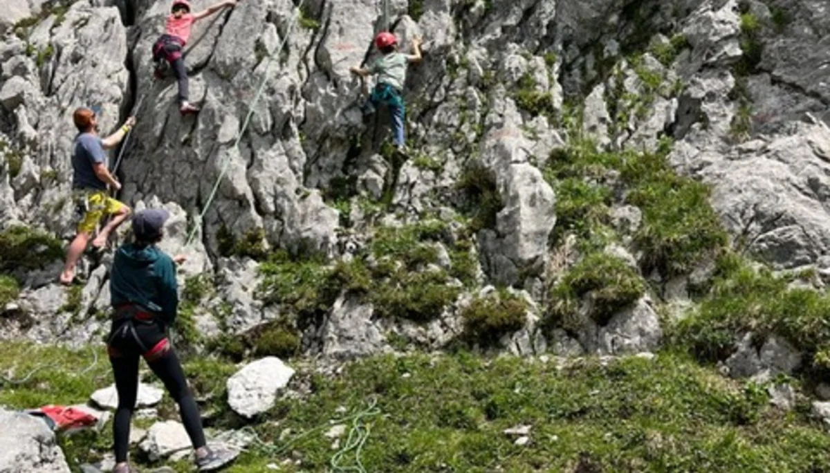 Laufener Hütte mit der Familiengruppe | © DAV Laufen