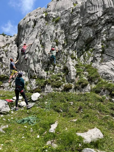 Laufener Hütte mit der Familiengruppe | © DAV Laufen
