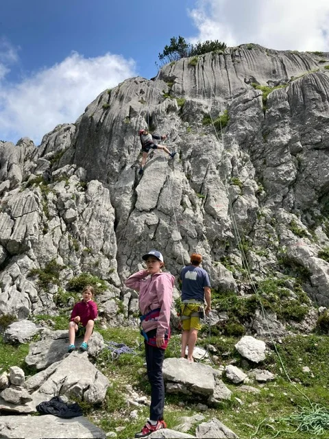 Laufener Hütte mit der Familiengruppe | © DAV Laufen