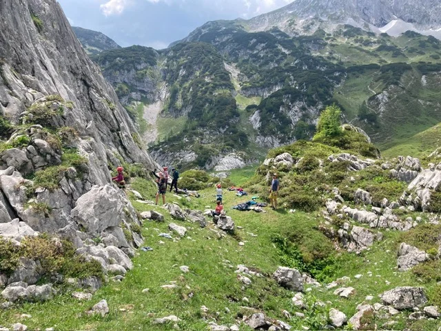 Laufener Hütte mit der Familiengruppe | © DAV Laufen