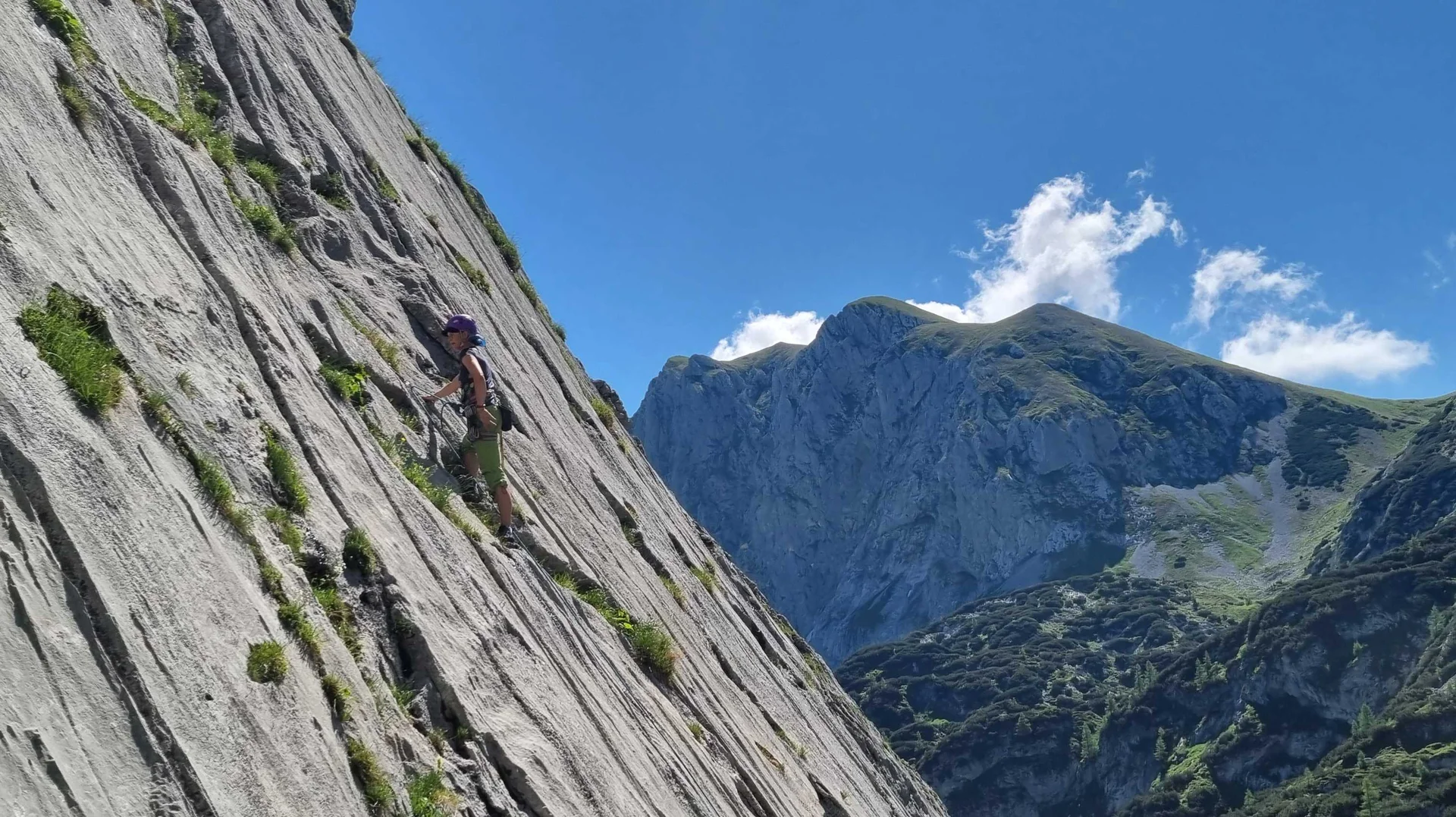Kontrolle der Klettergärten auf der Laufener Hütte | © DAV Laufen