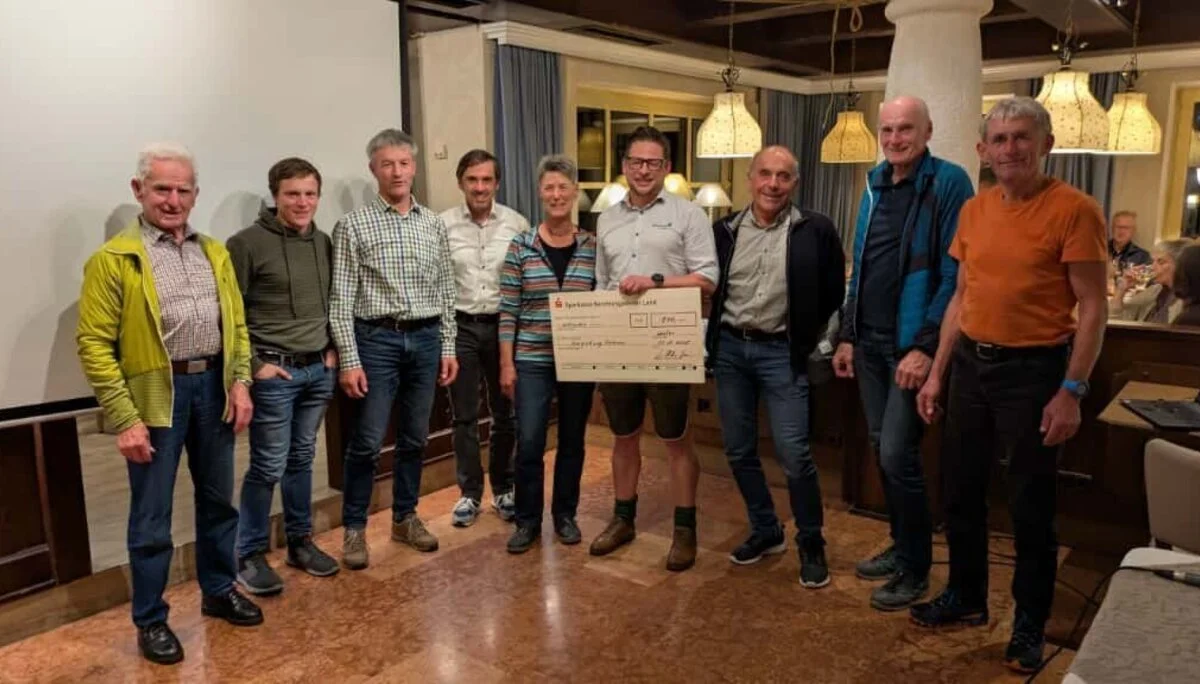 Bosnaverkauf Übergabe Spende | © DAV Laufen