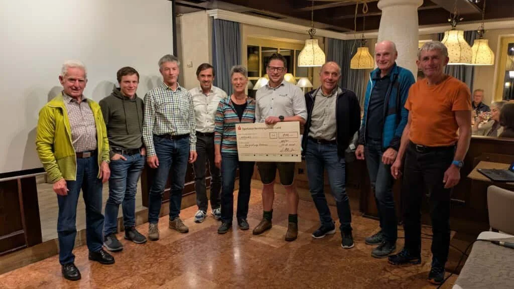 Bosnaverkauf Übergabe Spende | © DAV Laufen