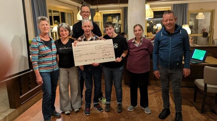 Bosnaverkauf Übergabe Spende | © DAV Laufen