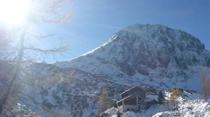 Ein sonniger Arbeitstag auf der Hütte | © DAV Laufen