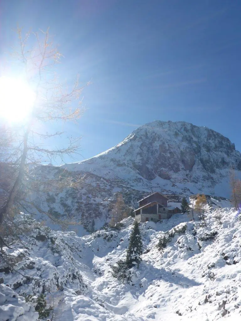 Ein sonniger Arbeitstag auf der Hütte | © DAV Laufen