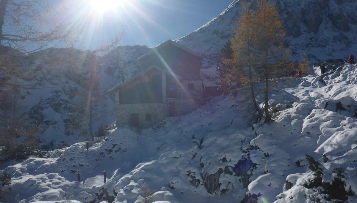 Ein sonniger Arbeitstag auf der Hütte | © DAV Laufen
