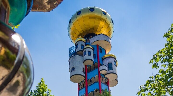 Kuchlbauer Turm – ein Hundertwasser Architekturprojekt, geplant und bearbeitet von Architekt Peter Pelikan ©Gruener Janura AG, Glarus, Schweiz ©Foto: Brauerei zum Kuchlbauer GmbH & Co KG | © Kuchlbauer Turm – ein Hundertwasser Architekturprojekt, geplant und bearbeitet von Architekt Peter Pelikan ©Gruener Janura AG, Glarus, Schweiz ©Foto: Brauerei zum Kuchlbauer GmbH & Co KG