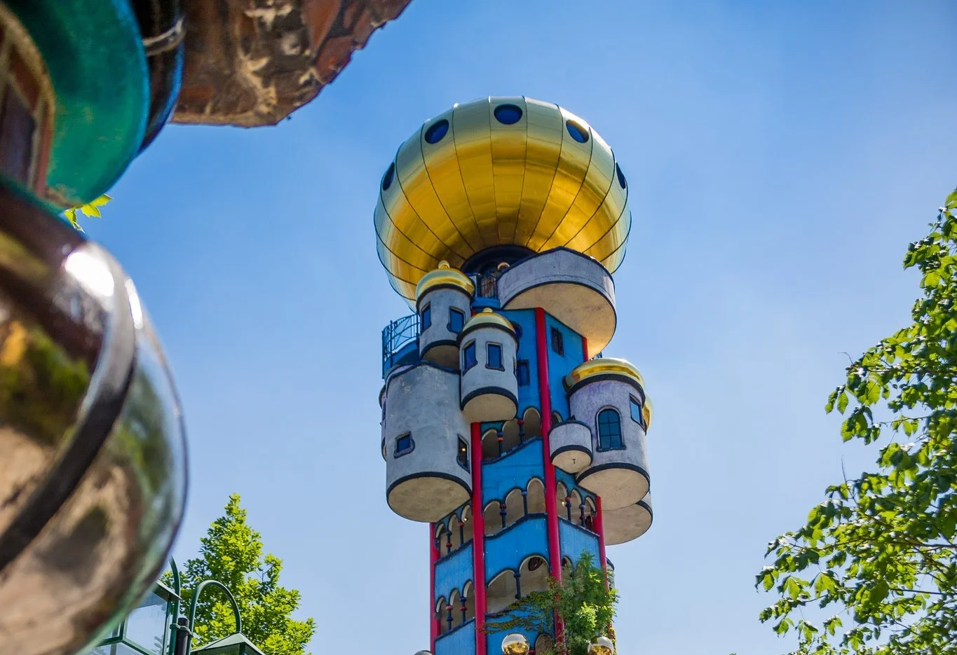 Kuchlbauer Turm – ein Hundertwasser Architekturprojekt, geplant und bearbeitet von Architekt Peter Pelikan ©Gruener Janura AG, Glarus, Schweiz ©Foto: Brauerei zum Kuchlbauer GmbH & Co KG | © Kuchlbauer Turm – ein Hundertwasser Architekturprojekt, geplant und bearbeitet von Architekt Peter Pelikan ©Gruener Janura AG, Glarus, Schweiz ©Foto: Brauerei zum Kuchlbauer GmbH & Co KG